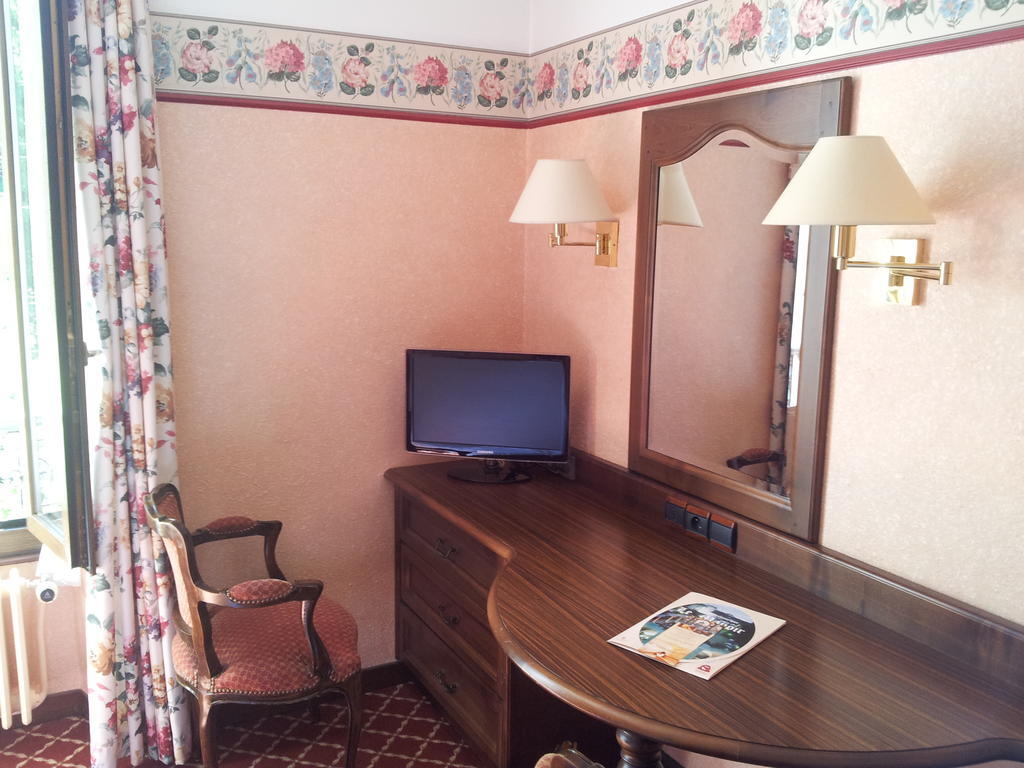 エクスレバン Aux Meubles Du Manoirアパートホテル 部屋 写真